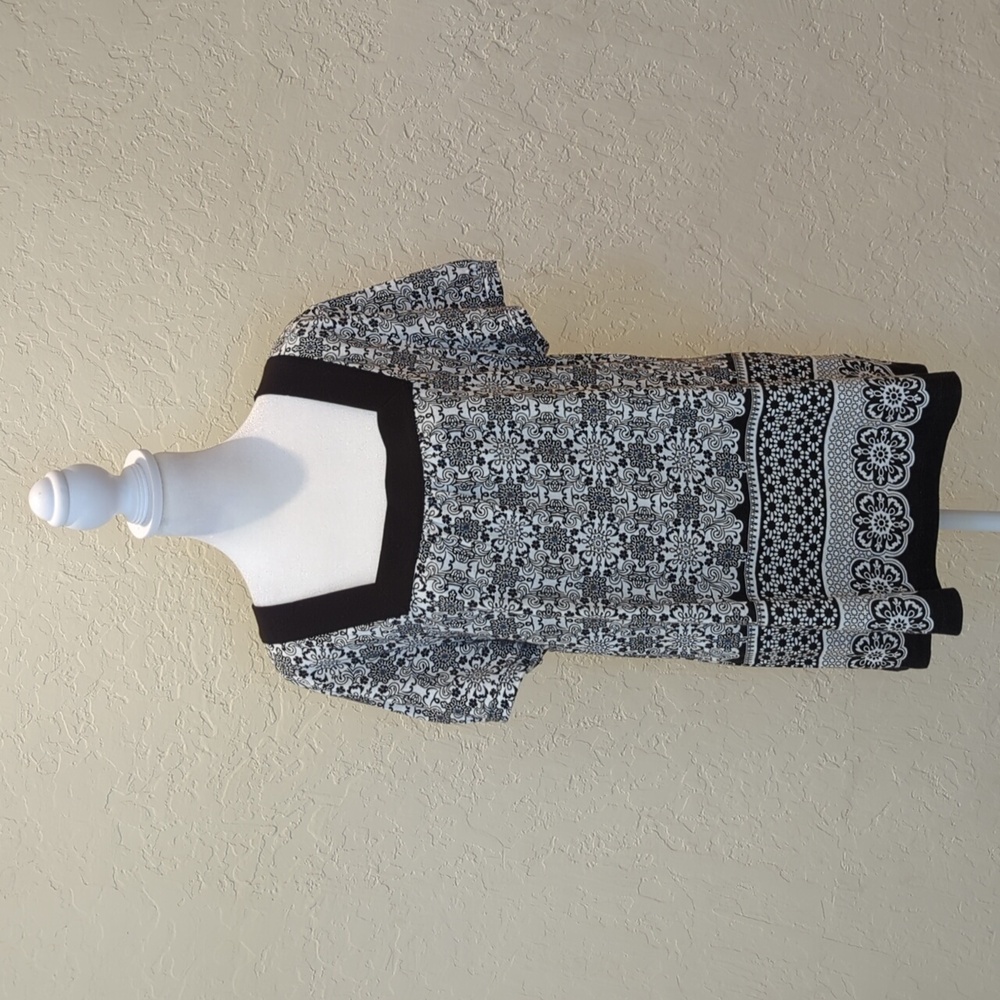 LIKE NEW Croft & Barrow Black & White Square Neck Short Sleeve Top Size XL